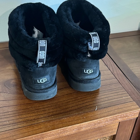 Ugg Classic Black Mini Fluff Quilted Boots Women’s Size 8 - Picture 3 of 6